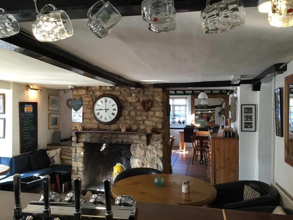 Hotel The White Hart Sherington Exterior foto