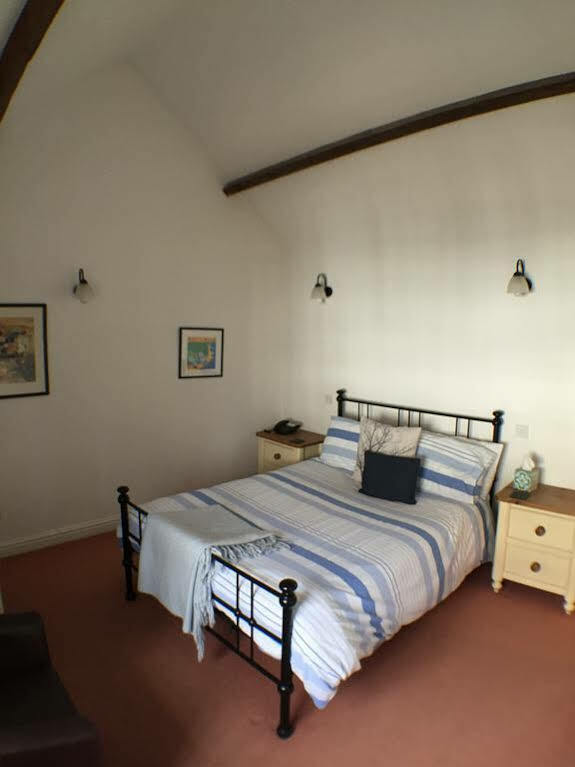 Hotel The White Hart Sherington Exterior foto